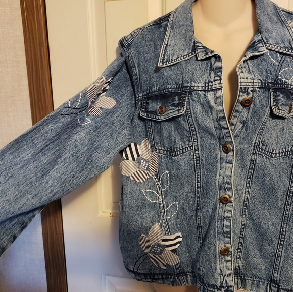 Jean Jacket - Picture 2 of 6